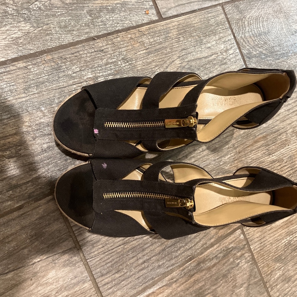Kind of used am mCHAEL shoe